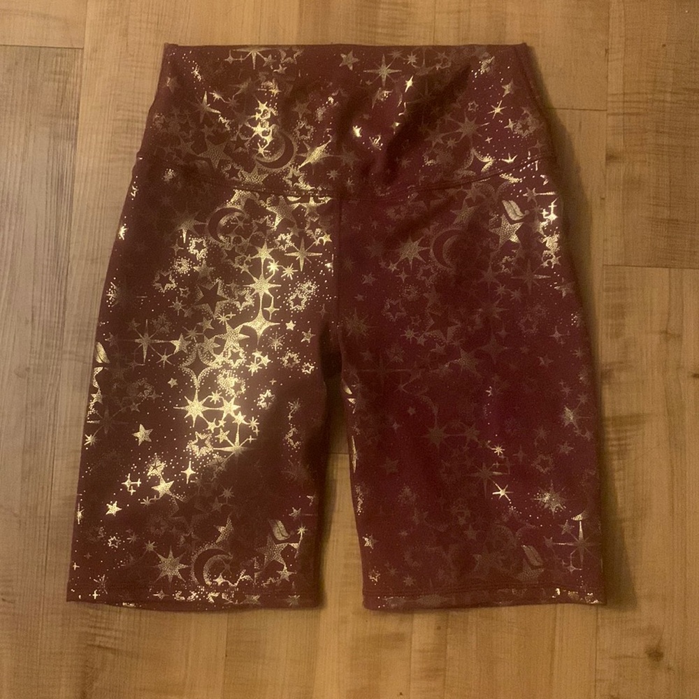 New with tags, 9 inch fabletics biker shorts-M